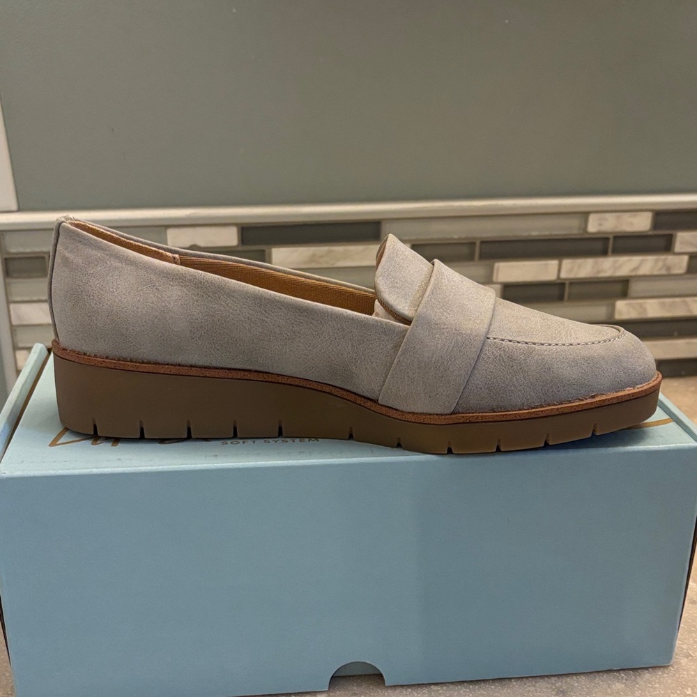 Life Stride Gray Loafers